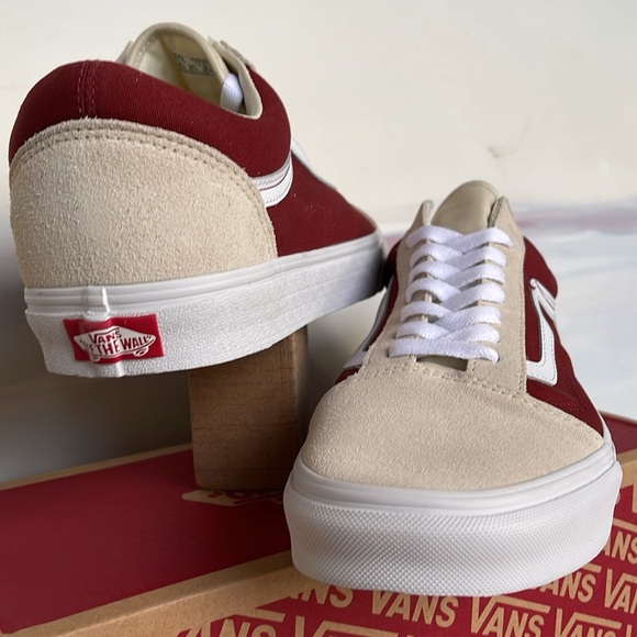 Vans Men’s Old Skool
Canvas/Suede Fired Brick
VN0007NTZHG
Sneakers - Picture 9 of 16